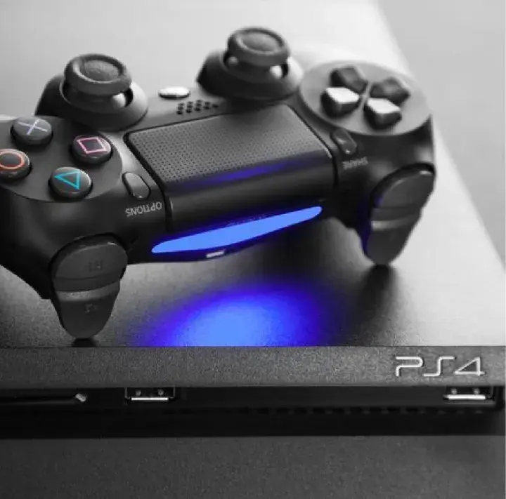 يد تحكم لاسلكية للألعاب – تصميم احترافي ومتوافق مع PS4